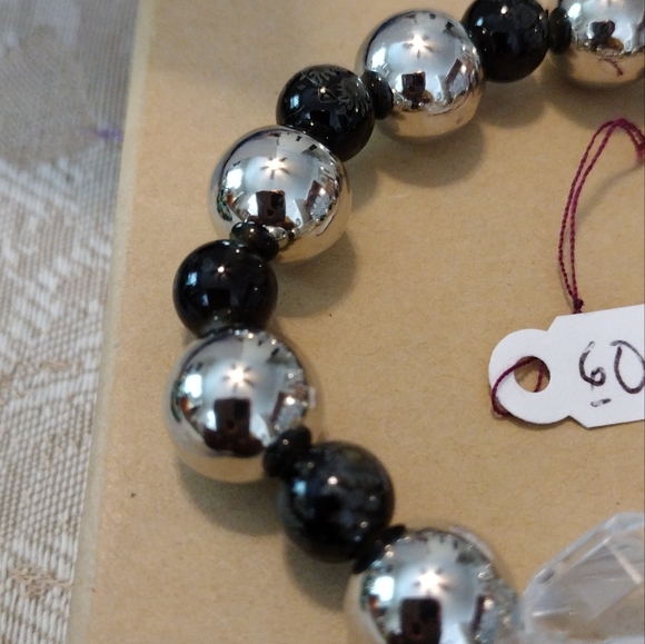 Artemis's Gems custom-made beaded bracelet with large clear gem, black/silver - Picture 3 of 4